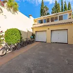 Coastal Getaway In Sunny Roca Apartment