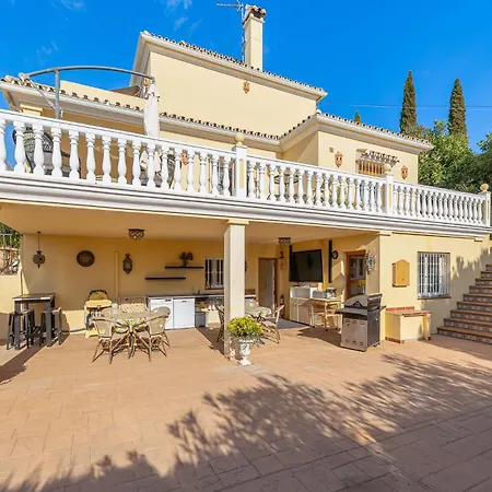 Coastal Getaway In Sunny Roca Estepona