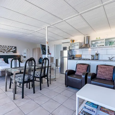 Coastal Getaway In Sunny Roca Appartement