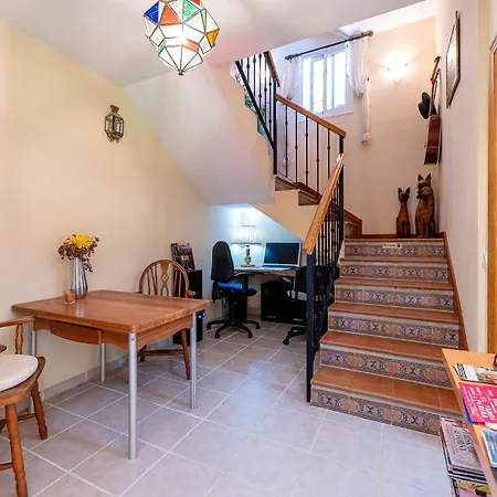 Coastal Getaway In Sunny Roca * 埃斯特波纳